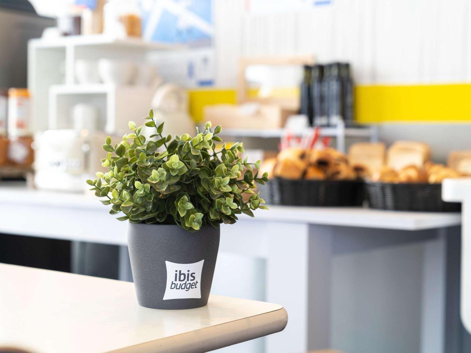 Ibis Budget Saint Lo Eksteriør bilde